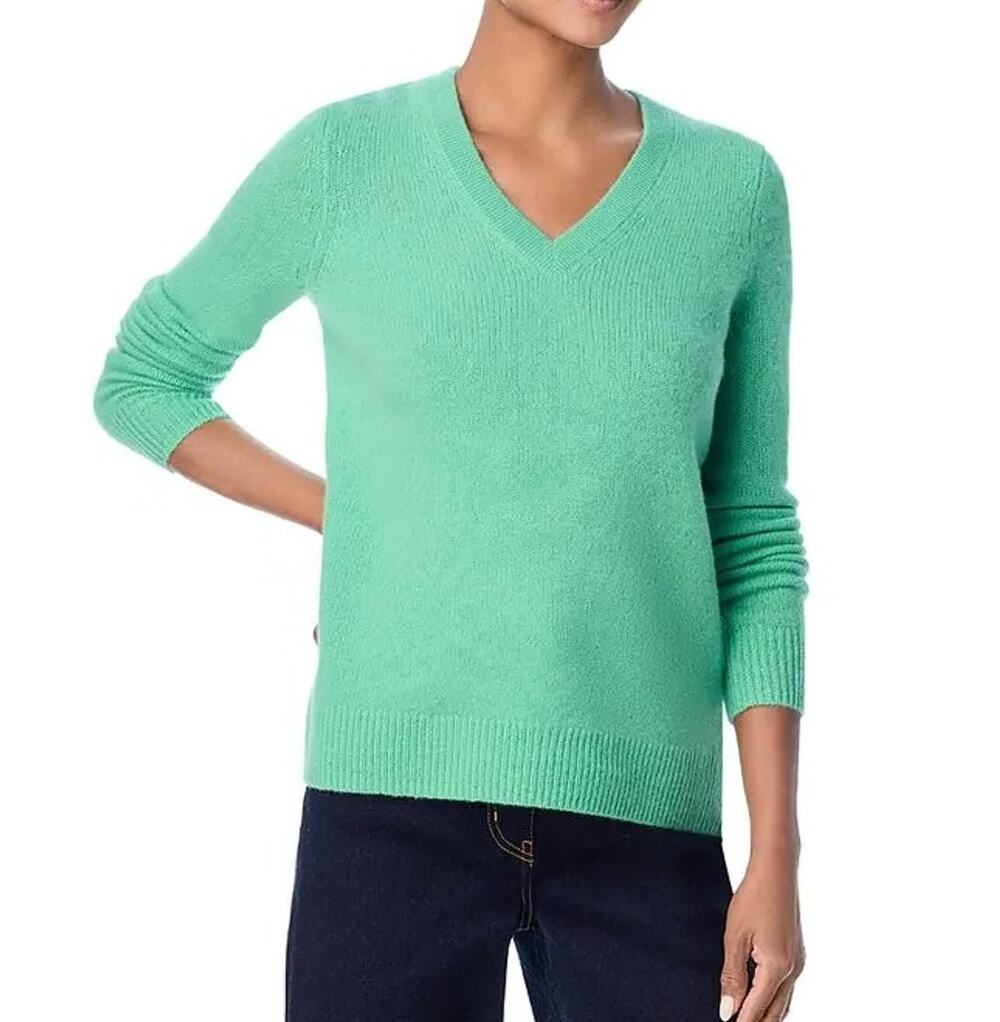 Bloomingdale's Women Fern Green Cashmere Knit Classic V-neck Sweater Size M